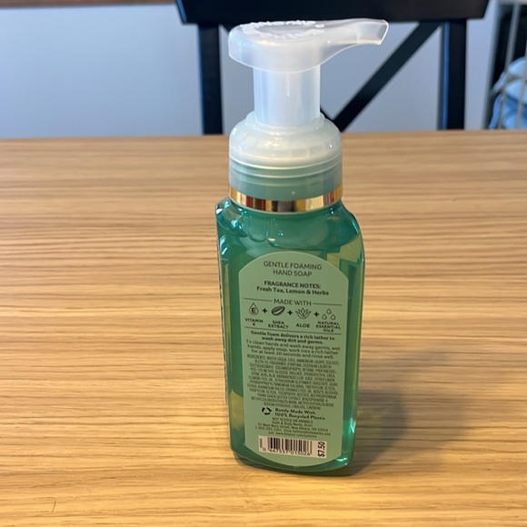 Bath & Body Works Gentle Foaming Hand Soap. White Tea & Sage. - Picture 3 of 3
